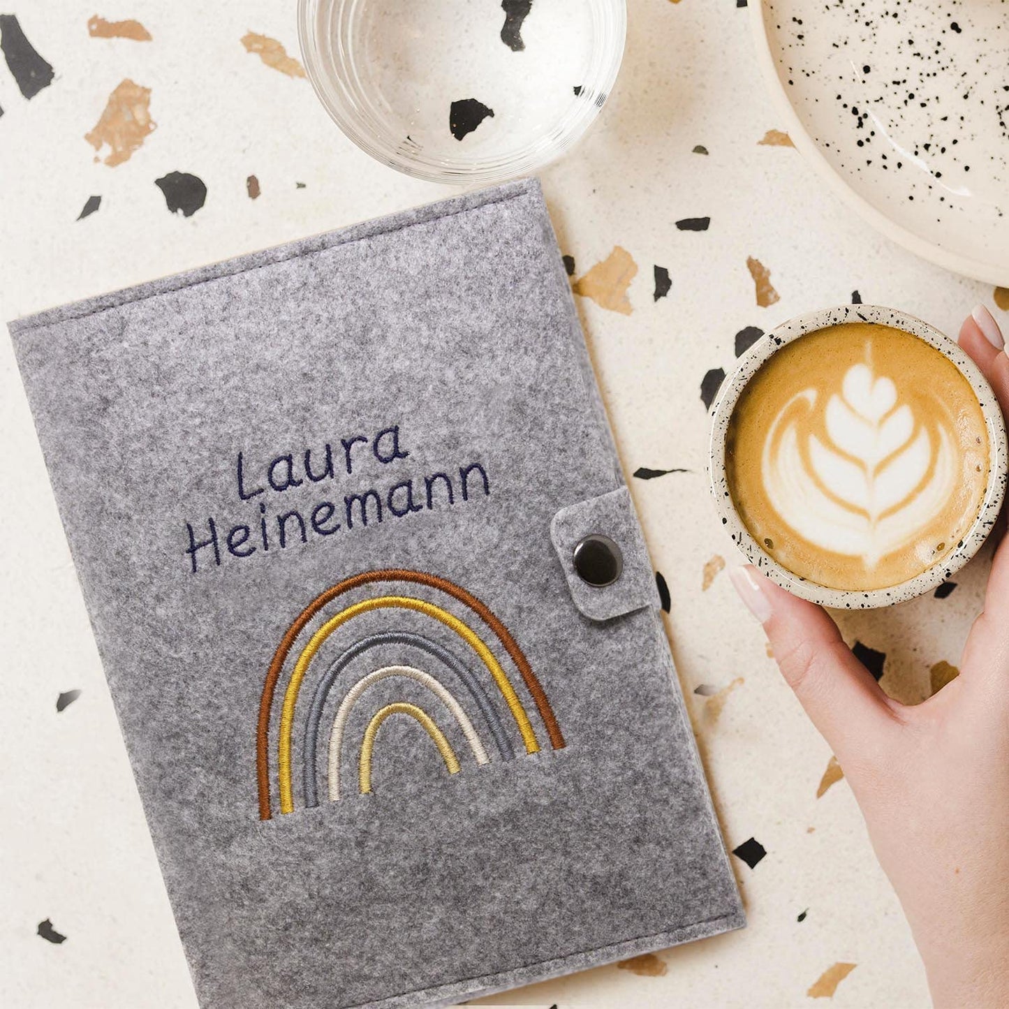Regenbogen Natural Mutterpasshülle aus Filz Mit Personalisierung