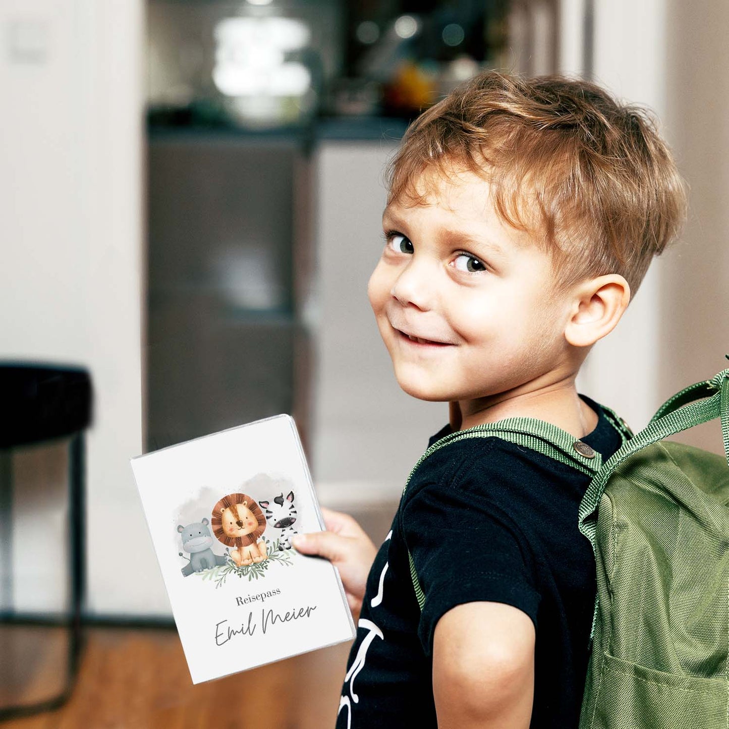 Wilde Freunde Reisepasshülle für Kinder Mit Personalisierung