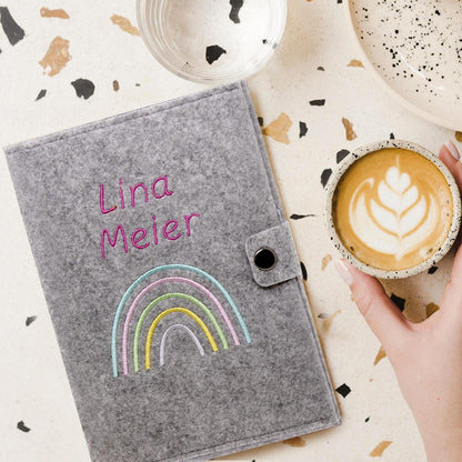 Regenbogen Pastell Mutterpasshülle aus Filz Mit Personalisierung