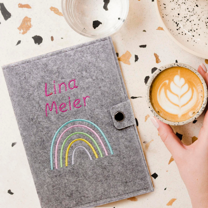 Regenbogen Pastell Mutterpasshülle aus Filz Mit Personalisierung