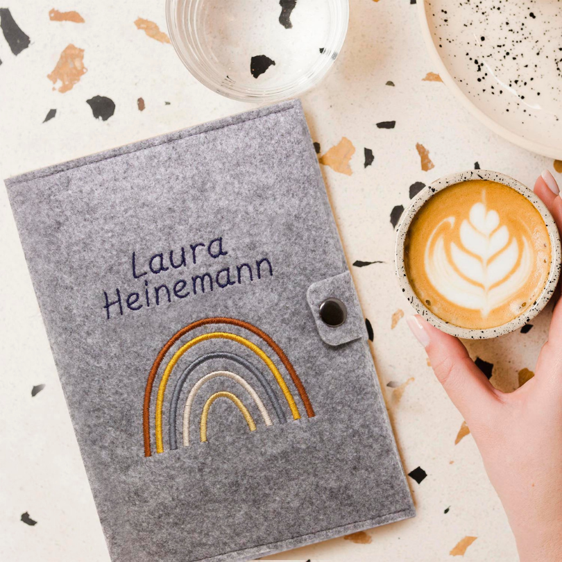 Regenbogen Natural Mutterpasshülle aus Filz Mit Personalisierung